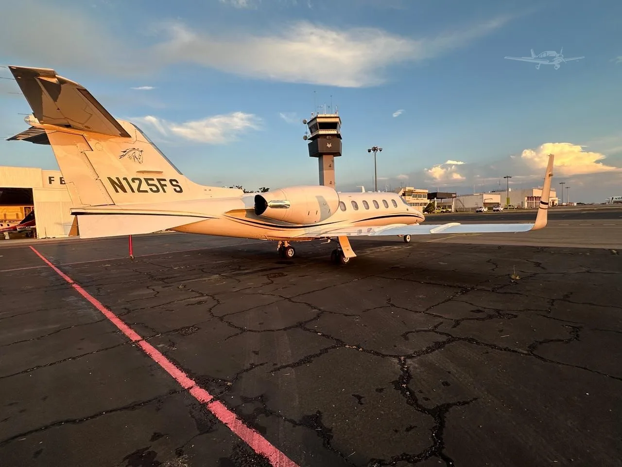 Exterior view of a 1996 LEARJET 31A.
