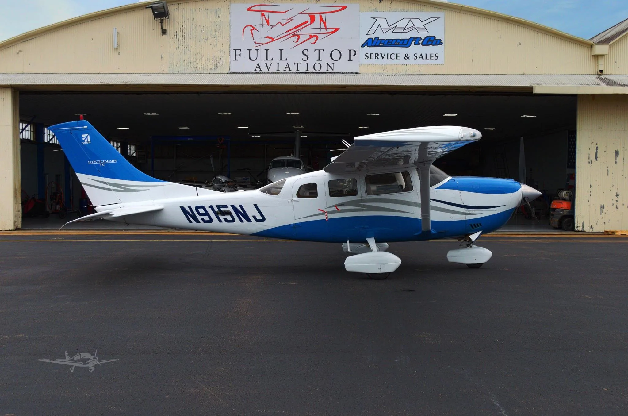 Exterior view of a 2006 CESSNA TURBO 206H STATIONAIR, N915NJ.