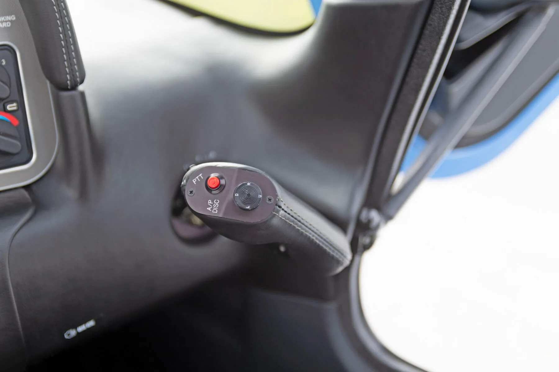 Cockpit and instrument panel of a 2018 Cirrus SR22-G6 TURBO.