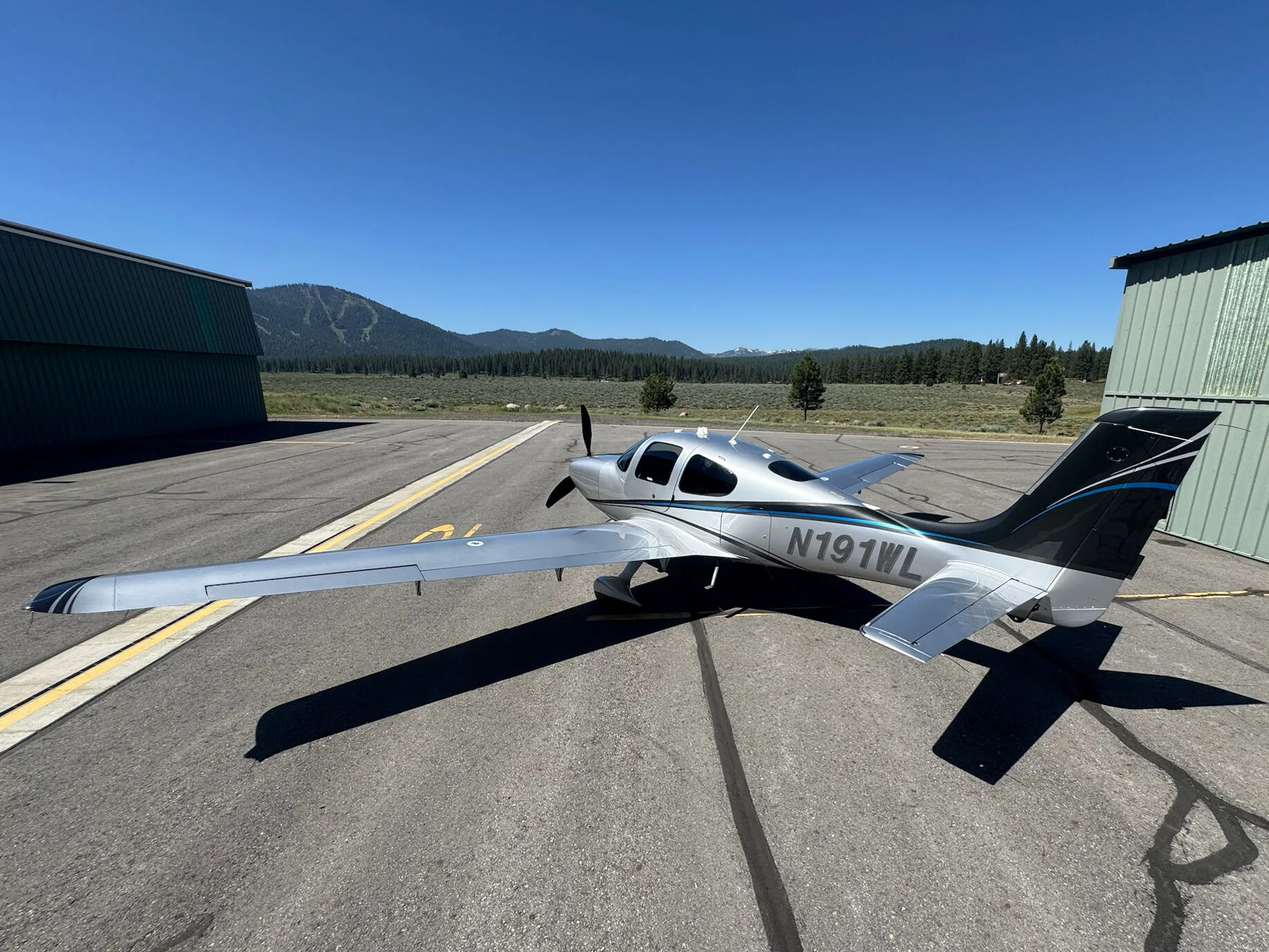 Marketing image of a 2015 Cirrus SR22-G5 TURBO.