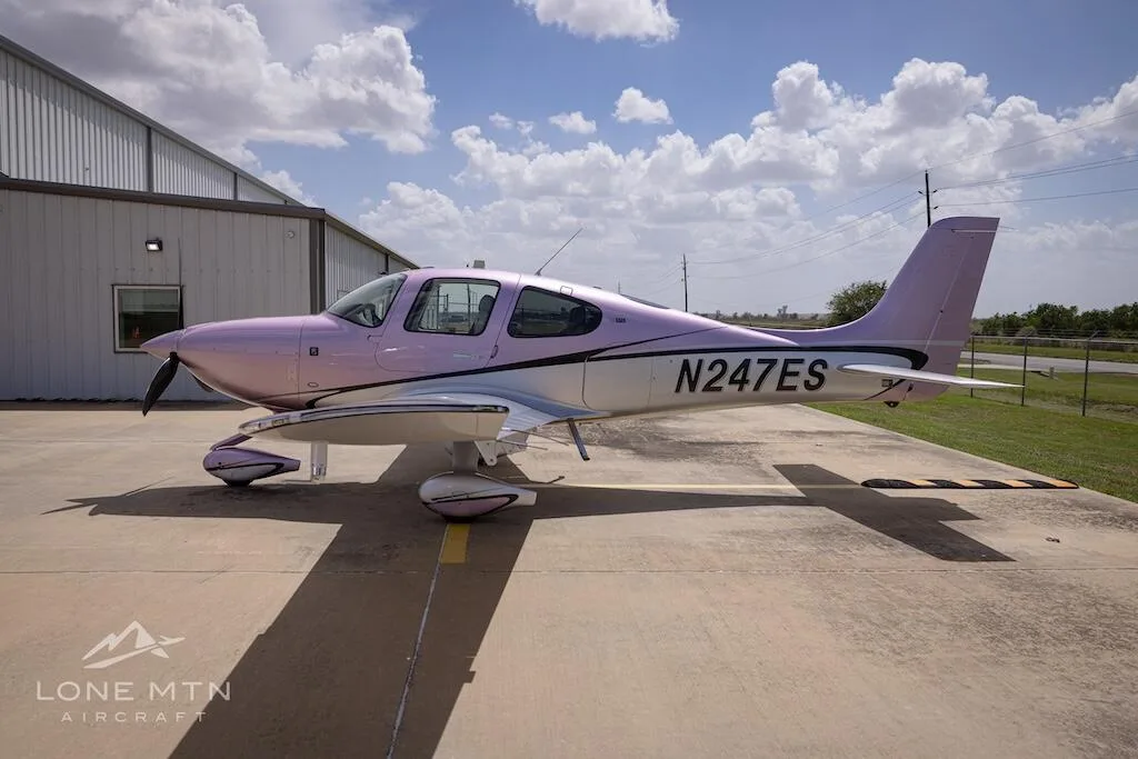 Exterior view of a 2024 Cirrus SR22 G7 GTS.