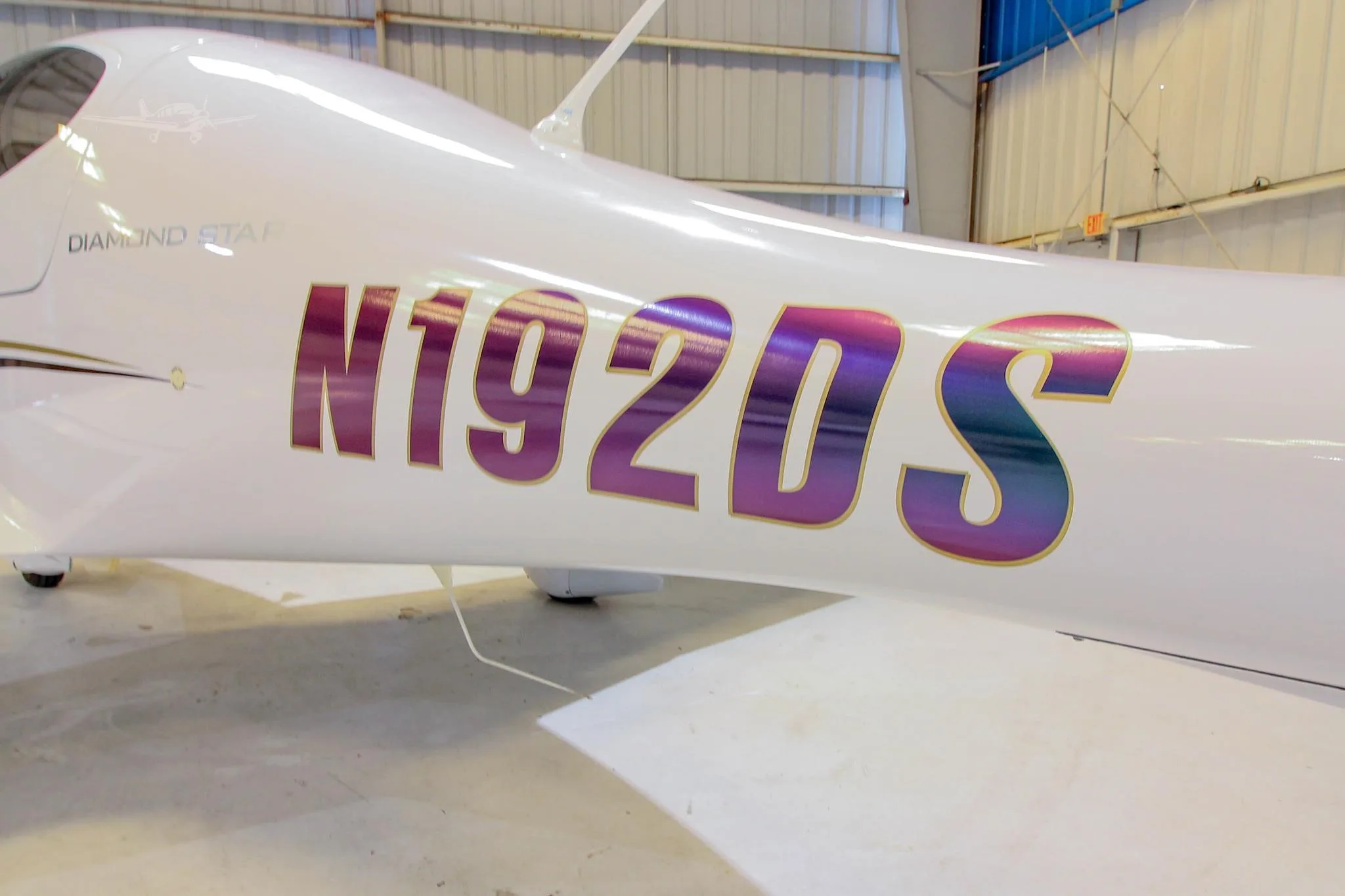 Exterior view of a 2005 DIAMOND DA40-180 STAR, N192DS.