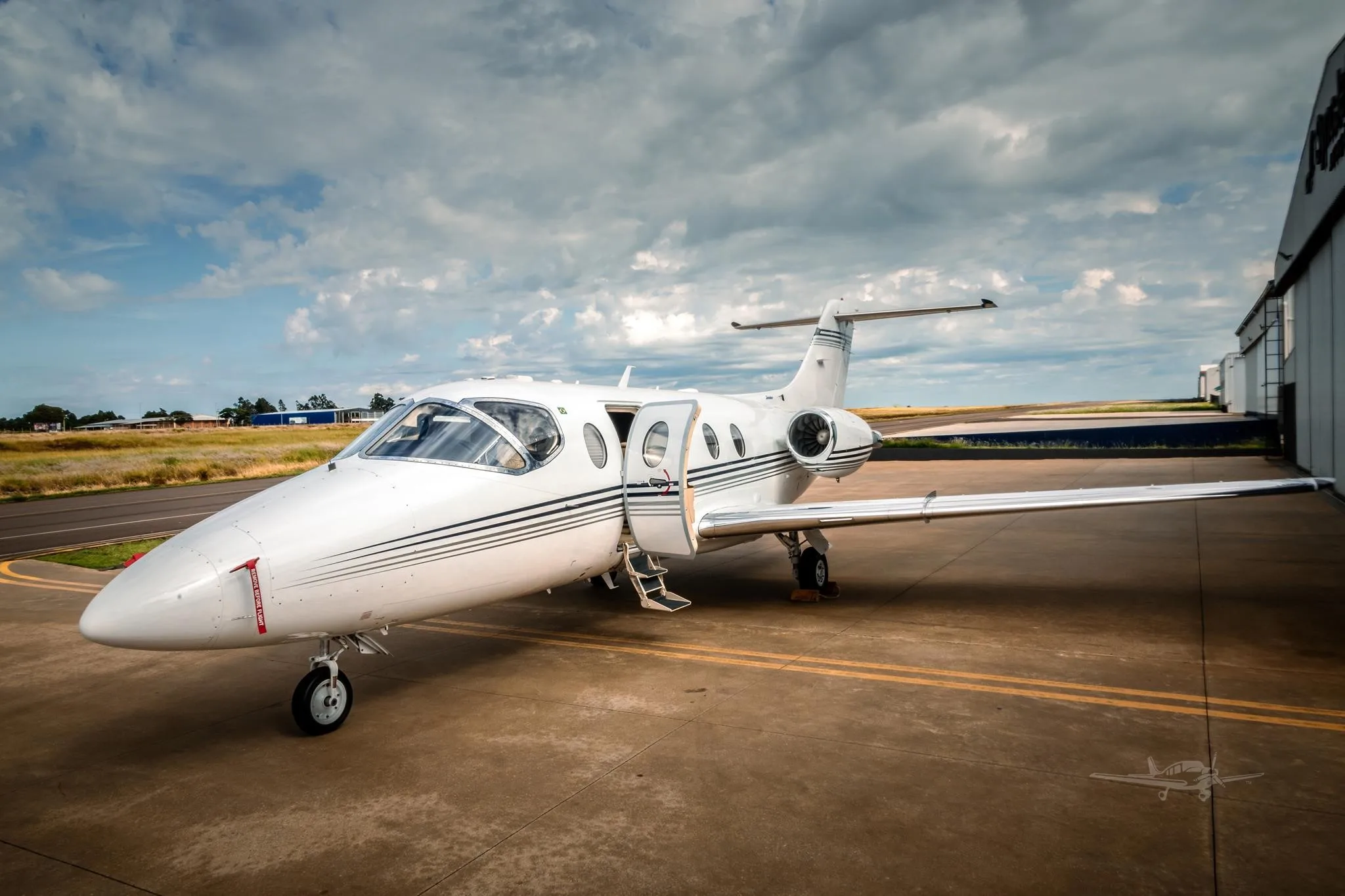 Exterior view of a 2008 HAWKER 400XP, PS-MBX.