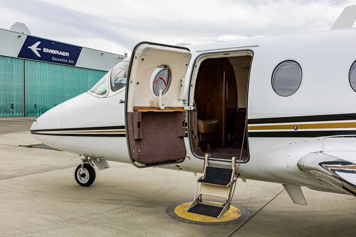 Cockpit and instrument panel of a 2001 Beechcraft Beechjet 400A.