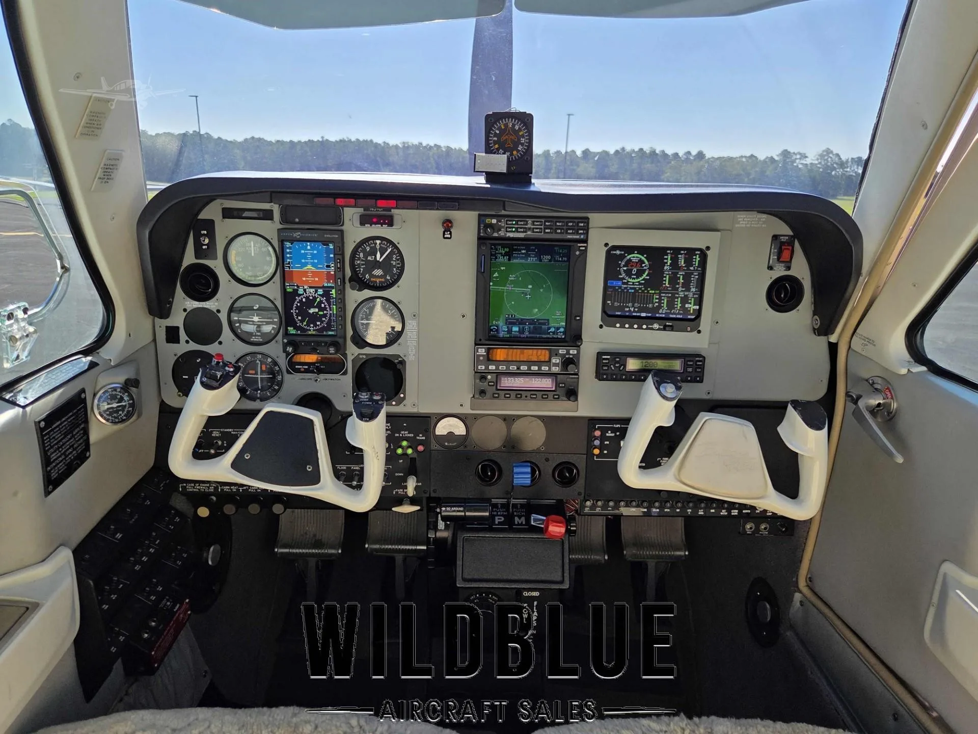 Cockpit and instrument panel of a 1999 BEECHCRAFT A36 BONANZA.