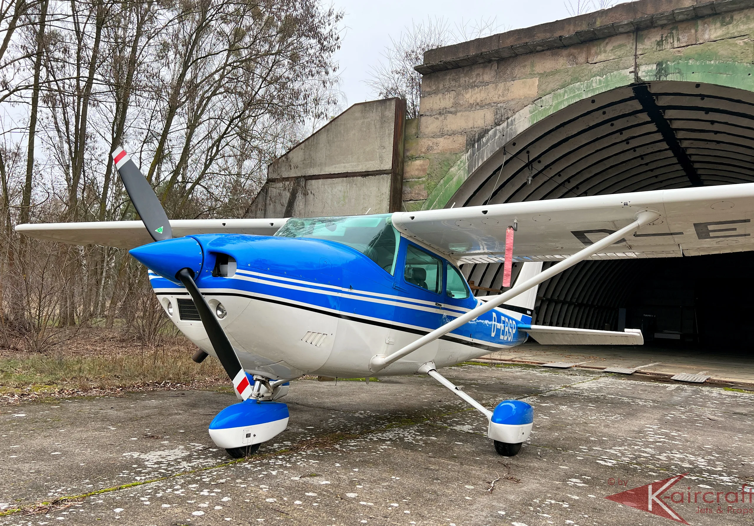 Exterior view of a 1975 Cessna 182p 167.
