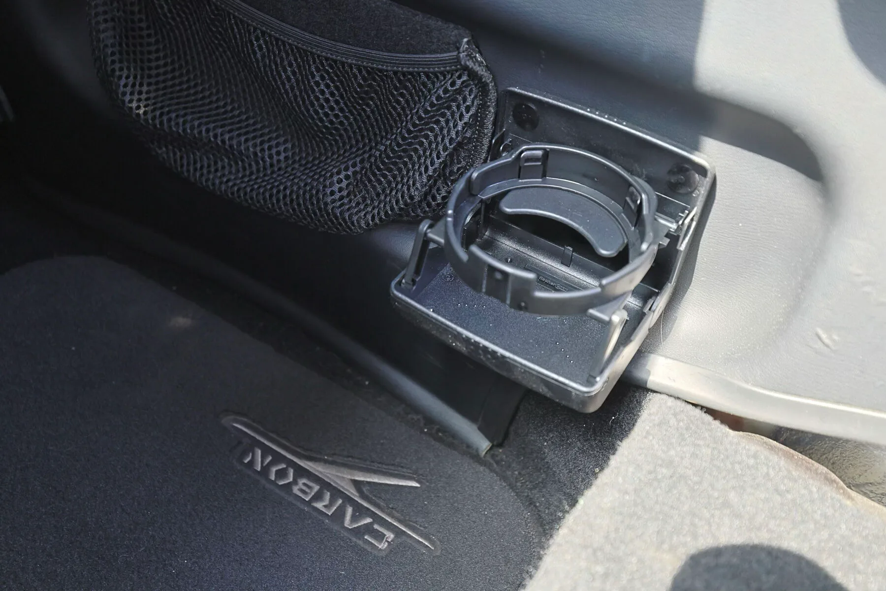 Engine detail of a 2020 Cirrus SR20-G6 Premium.