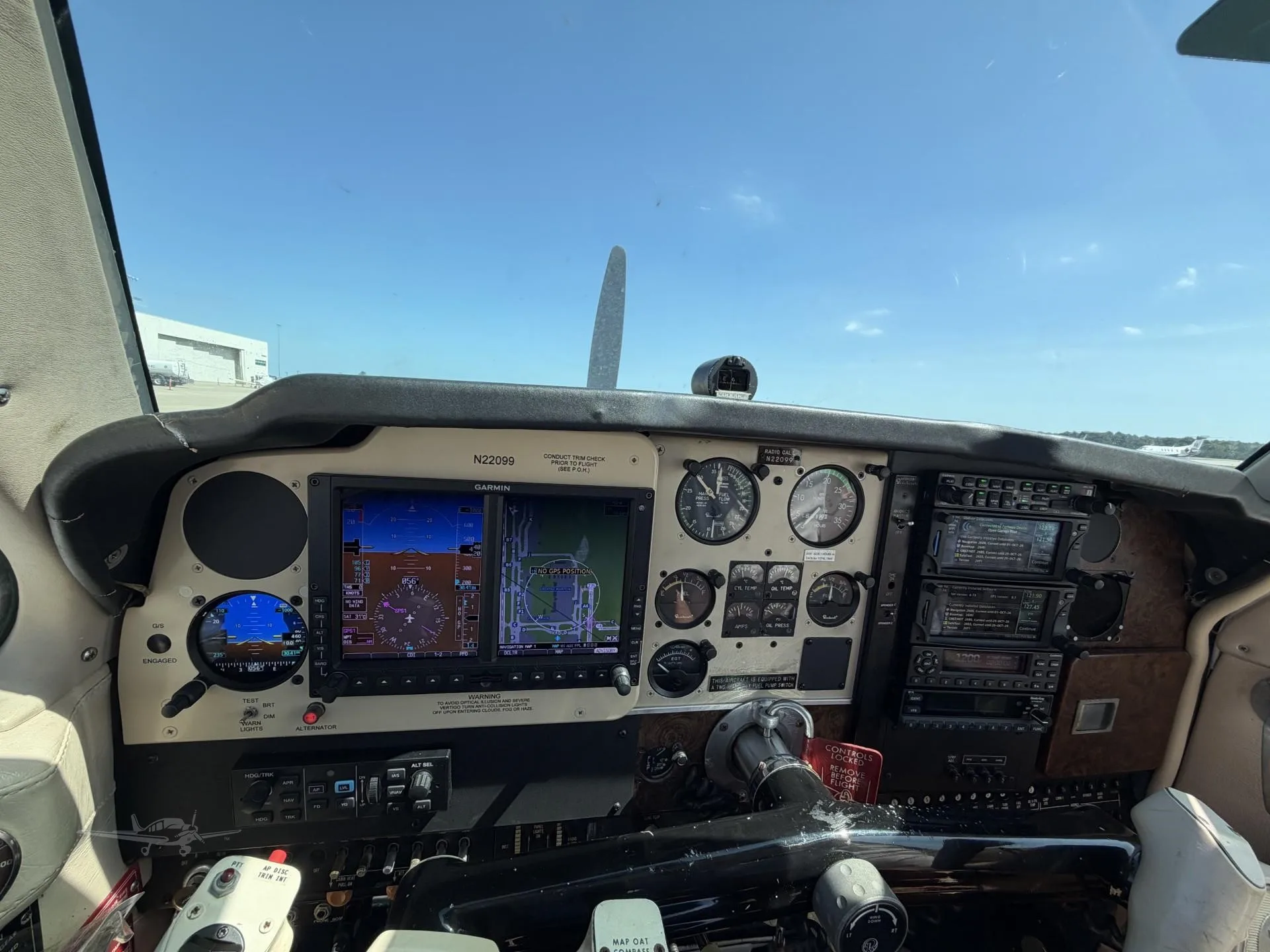 Cockpit and instrument panel of a 1978 BEECHCRAFT F33A BONANZA.