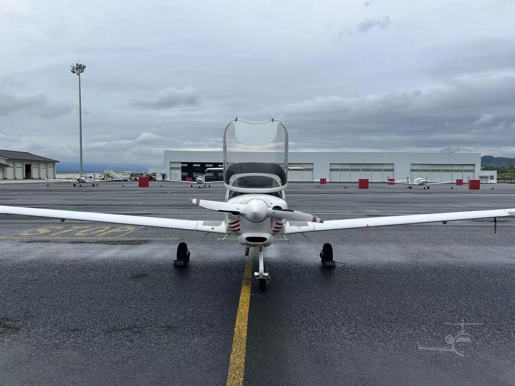 B-9361 - 2008 DIAMOND DA40 FP DIAMOND STAR