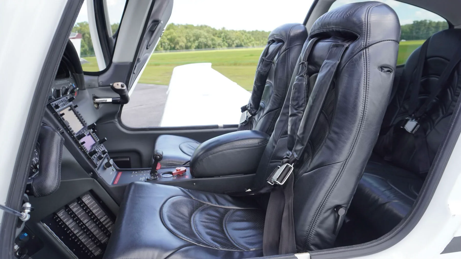 Cabin interior of a 2006 Cirrus SR22-G2 GTS.