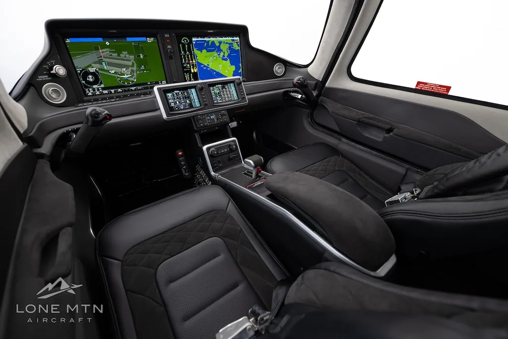 Cockpit and instrument panel of a 2024 Cirrus SR22 G7 GTS.