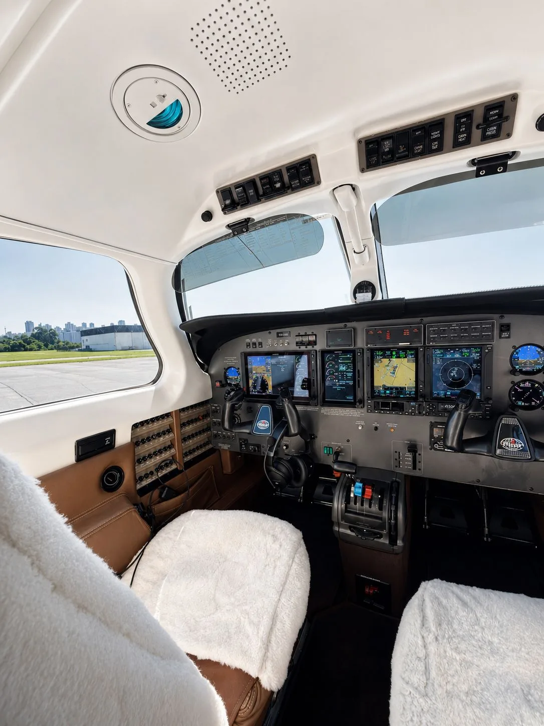 Cockpit and instrument panel of a 1998 Piper Jetprop DLX.
