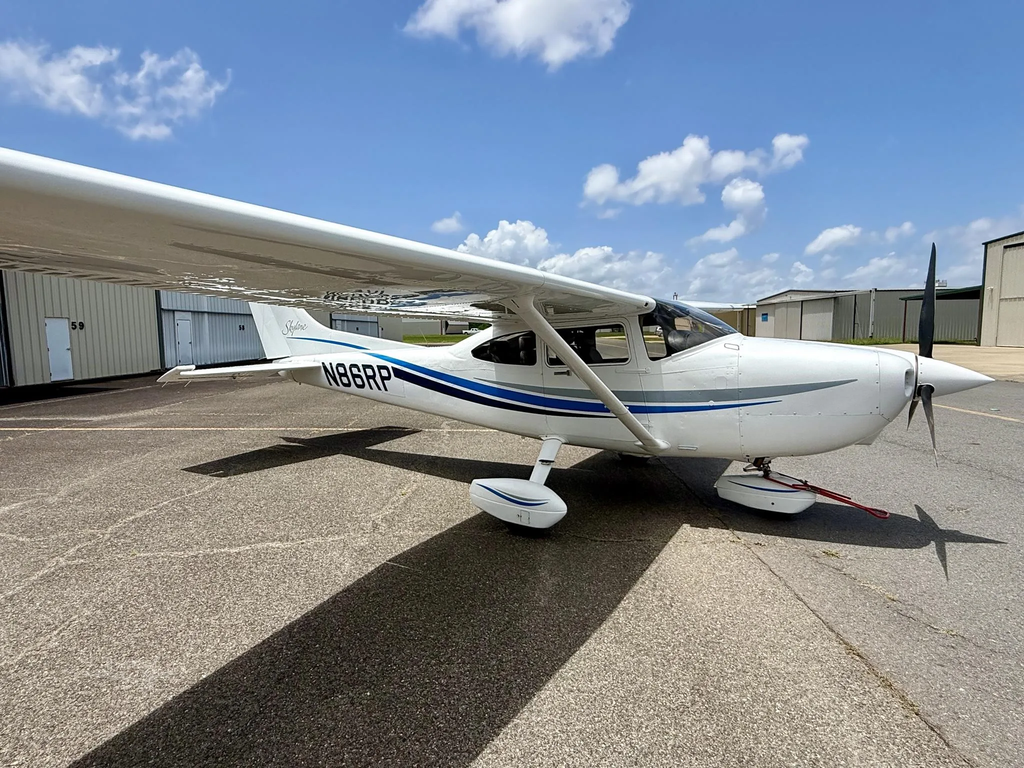 Exterior view of a 1999 CESSNA 182S SKYLANE, N86RP.