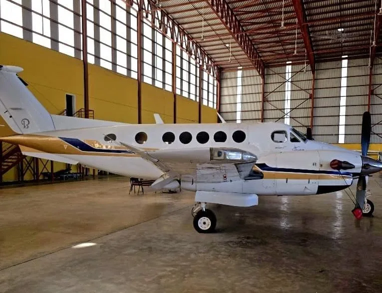 Exterior view of a 1999 BEECHCRAFT KING AIR B200.