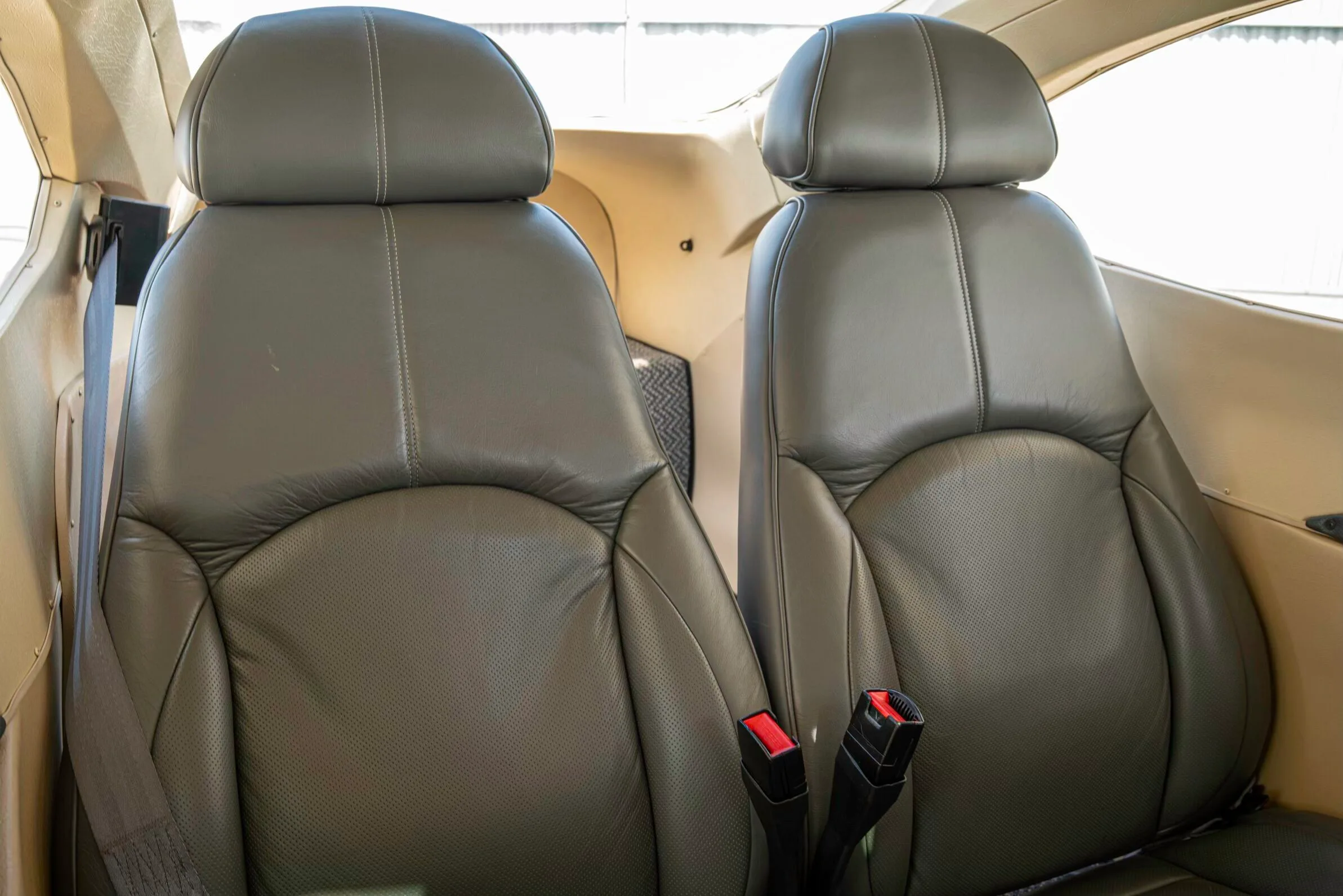 Cabin interior of a 2002 Cessna Turbo 182T Skylane.