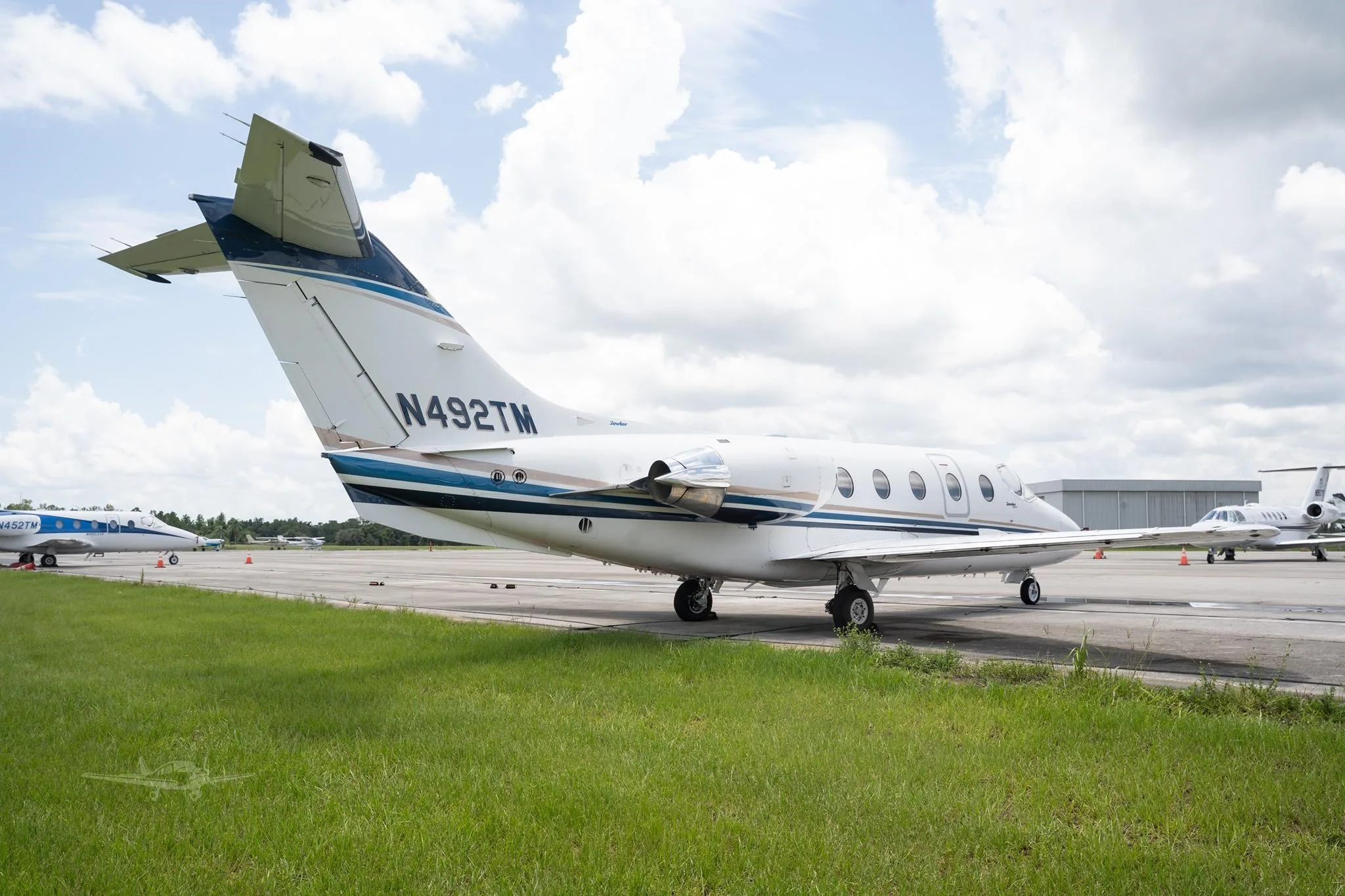 Exterior view of a 2008 HAWKER 400XP, N492TM.