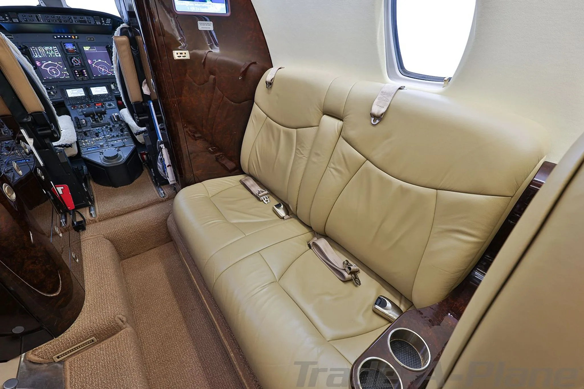 Cabin interior of a 2011 CESSNA CITATION XLS+.