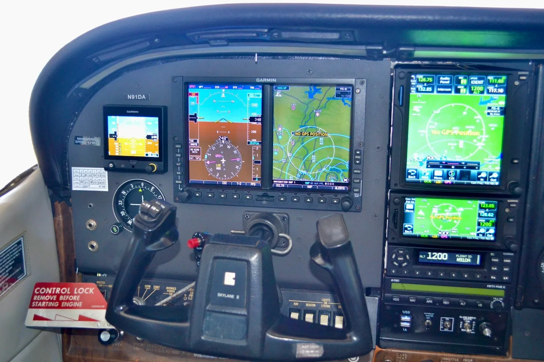 Cockpit and instrument panel of a 1979 Cessna 182Q Skylane.