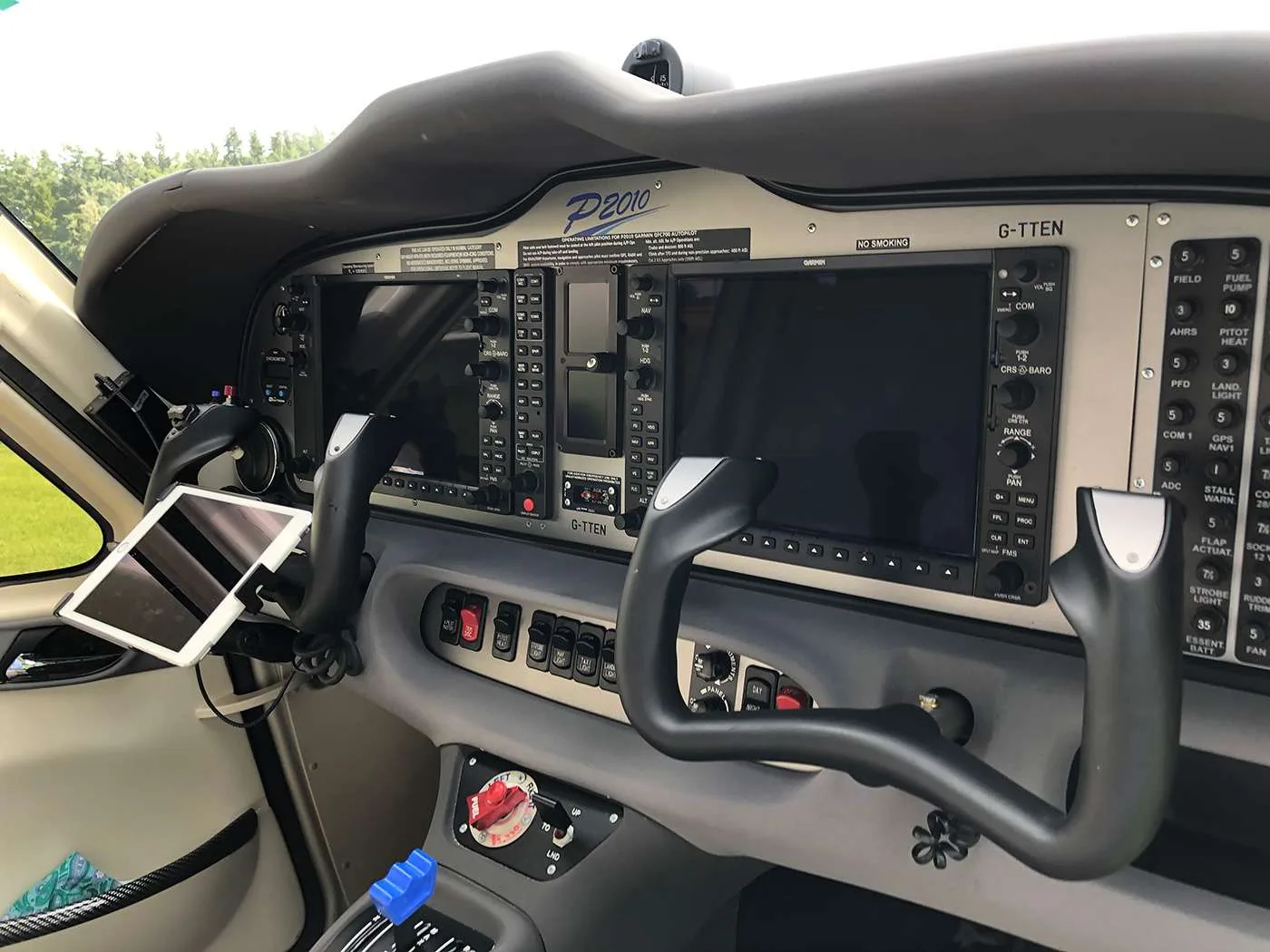 Avionics suite of a 2015 Tecnam P2010.