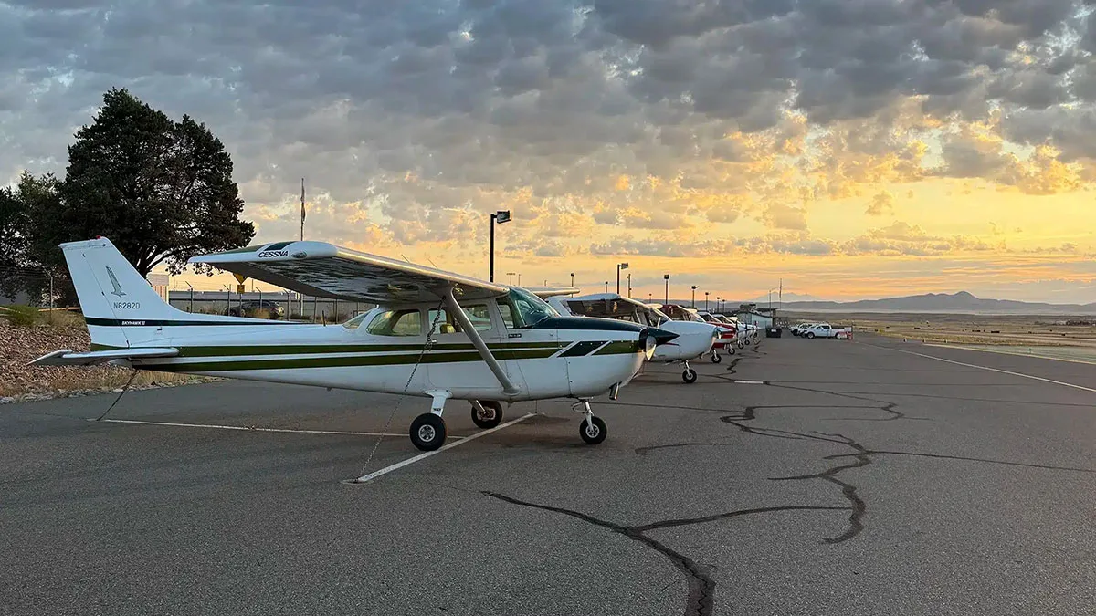 Exterior view of a Cessna 172N Pilot’s Operating Handbook.