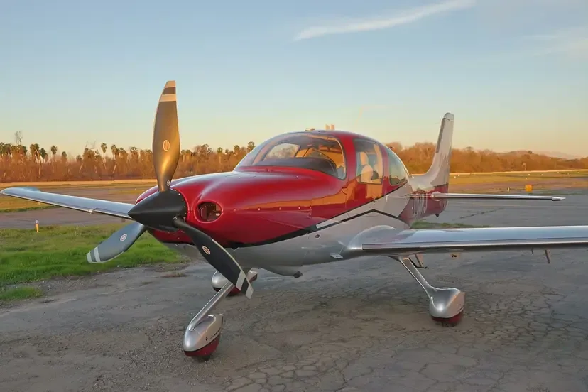 Exterior view of a 2016 Cirrus SR22 G5 GTS.