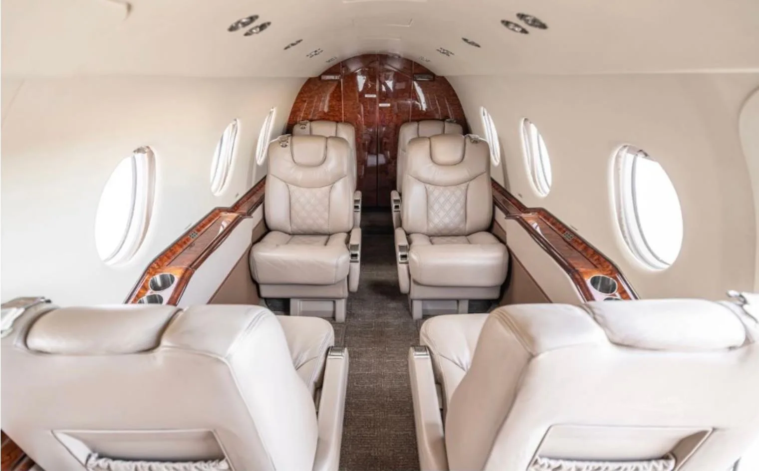 Cabin interior of a 2007 HAWKER 400XP.