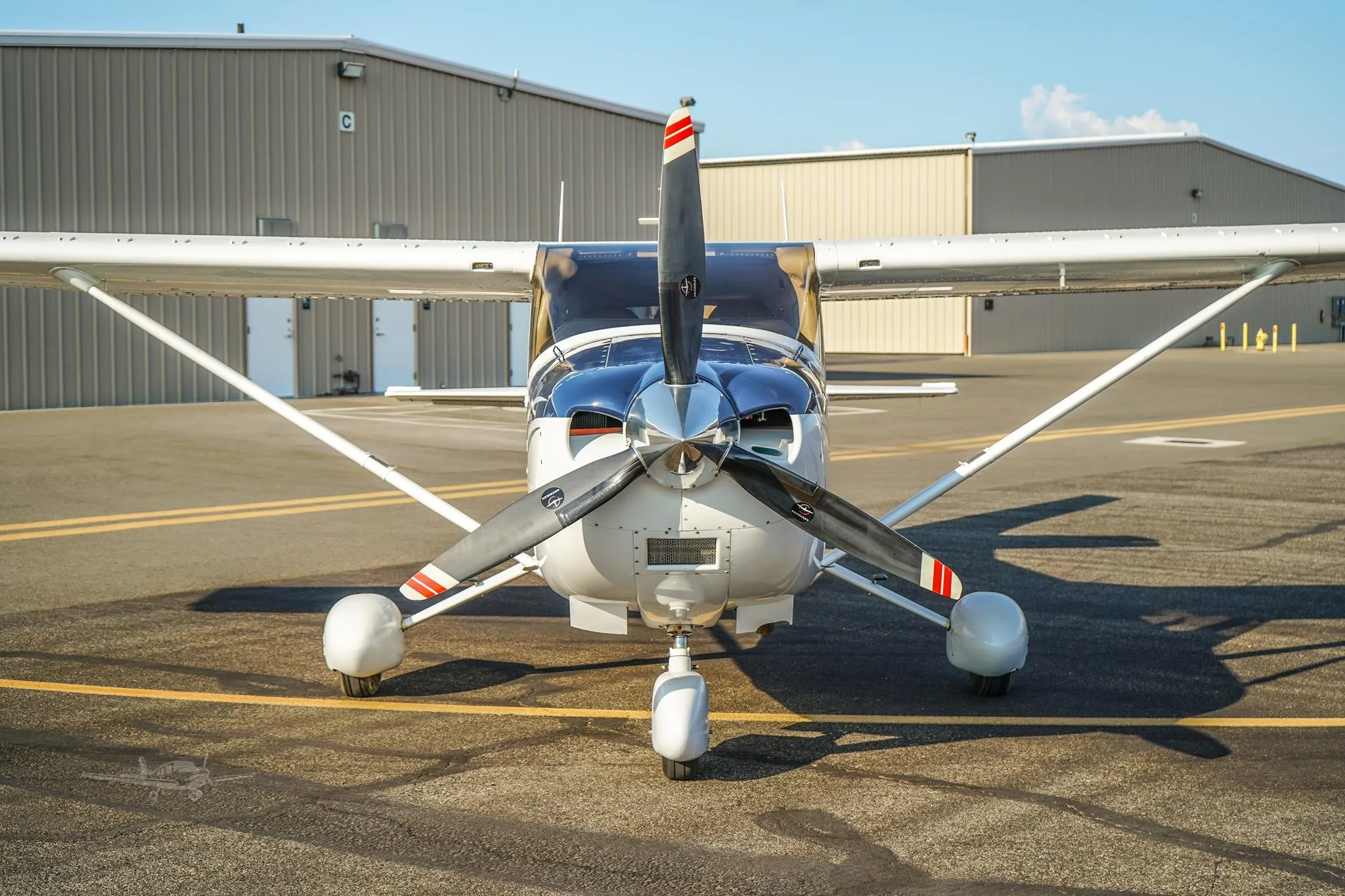 Exterior view of a 2005 CESSNA TURBO 182T SKYLANE, N605AC.