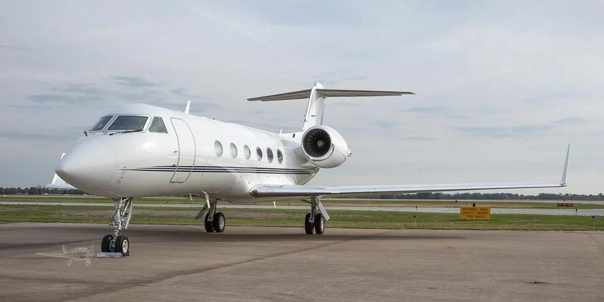 Exterior view of a 1989 GULFSTREAM GIV.