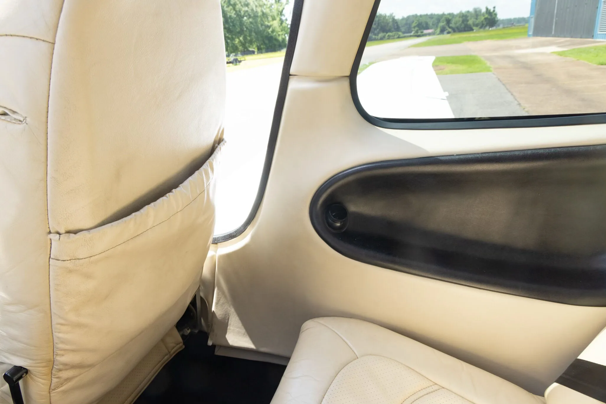 Cabin interior of a 2007 Cirrus SR22-G2 GTS.