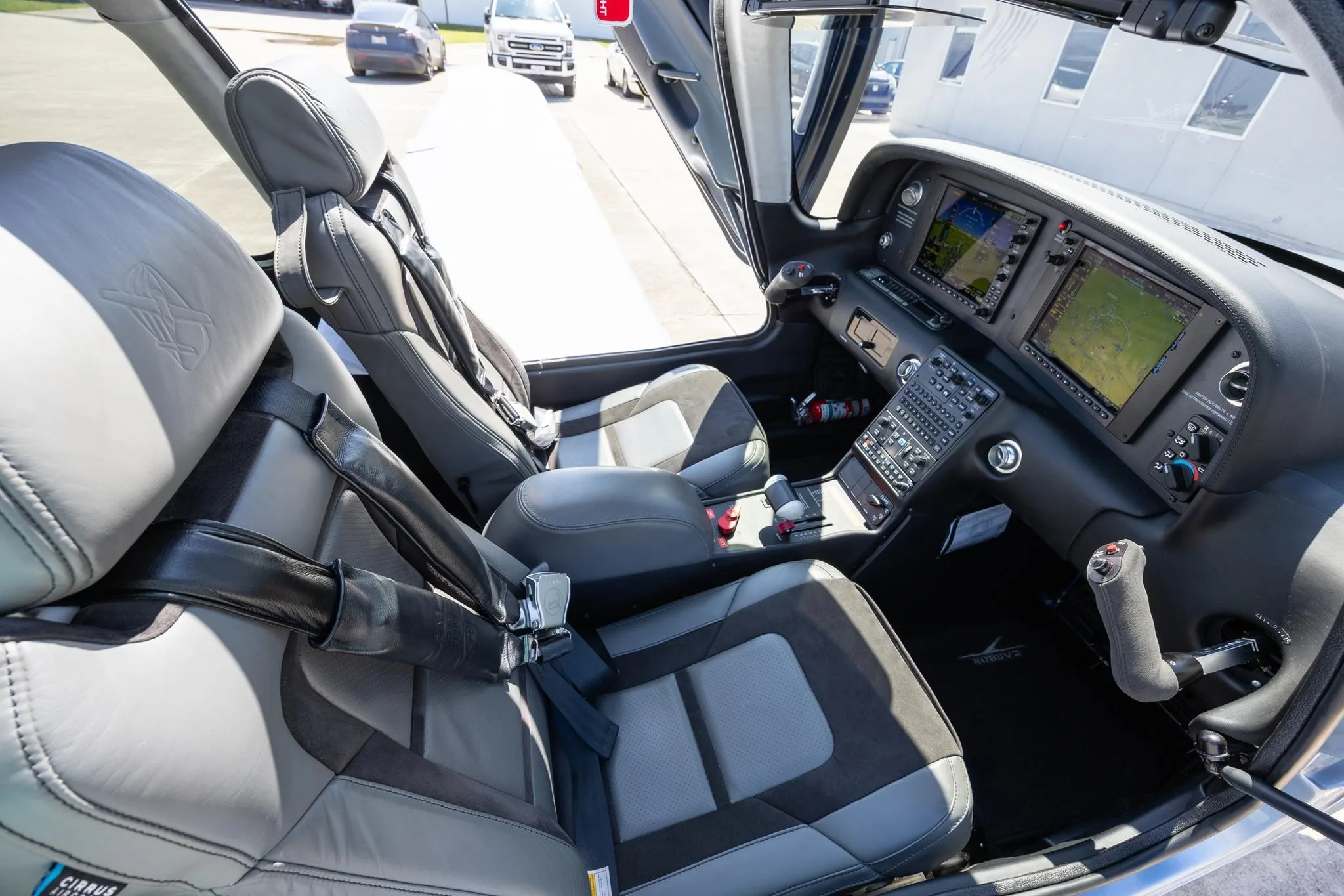 Exterior view of a 2023 CIRRUS SR20-G6, N695TS.