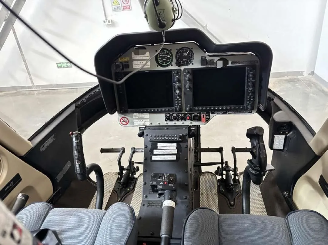 Cockpit and instrument panel of a 2017 BELL 407GXP.