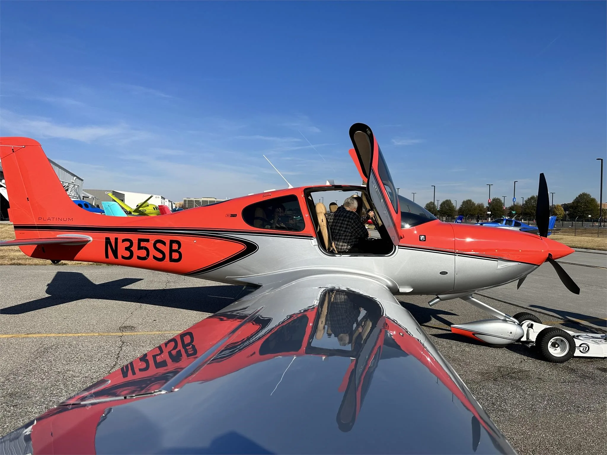 Marketing image of a 2023 CIRRUS SR22-G6.