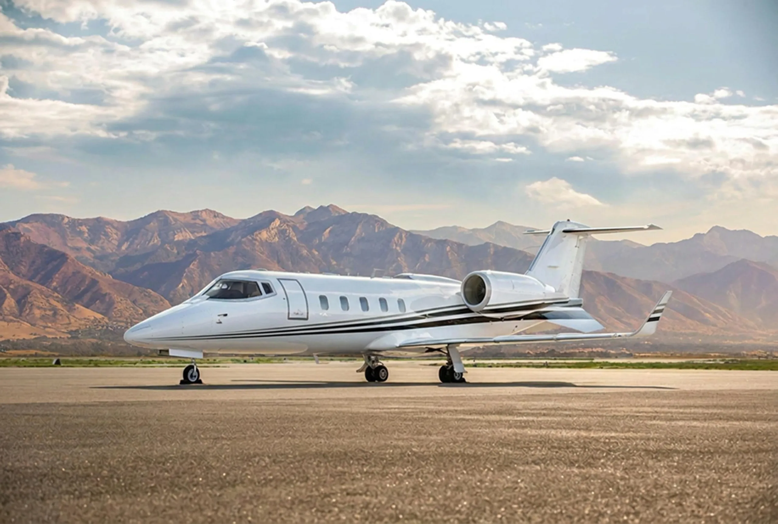 Exterior view of a 2007 Learjet 60XR SN, 60-330.
