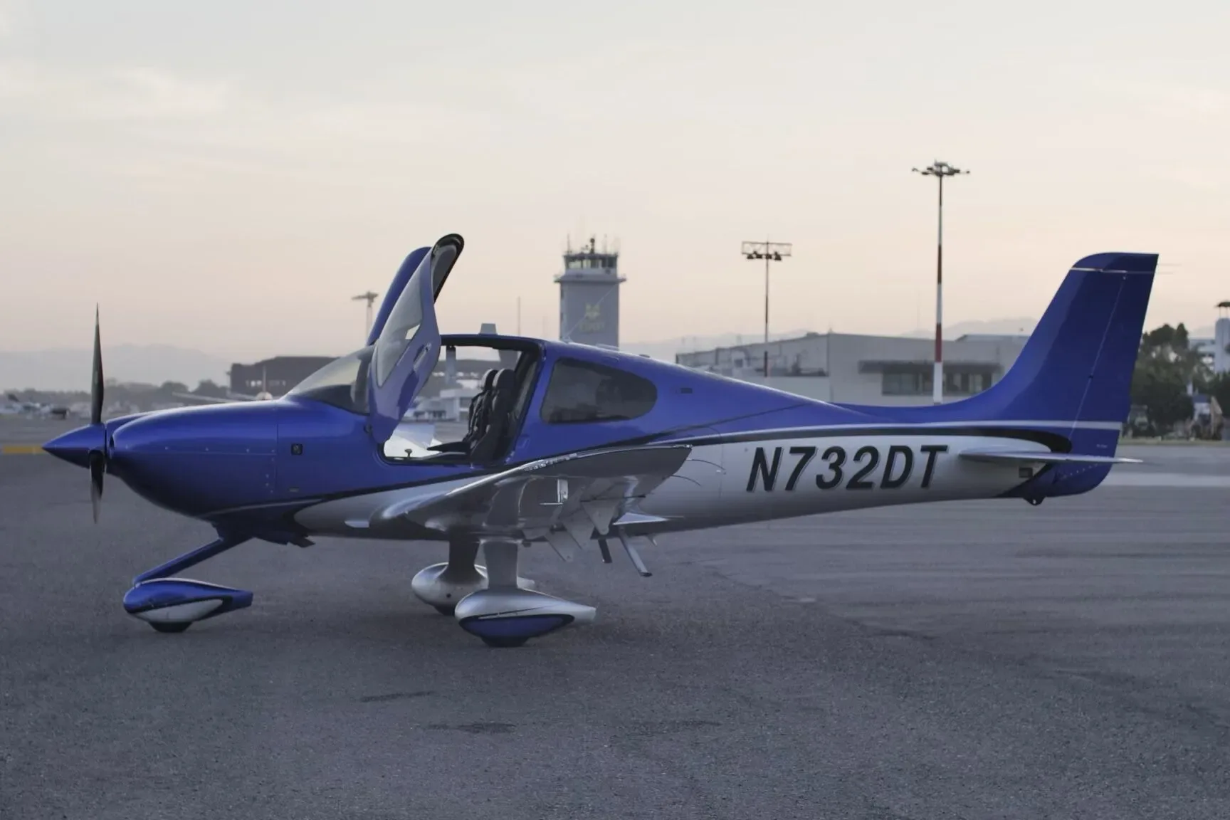 Exterior view of a 2024 Cirrus SR22T G7 GTS.