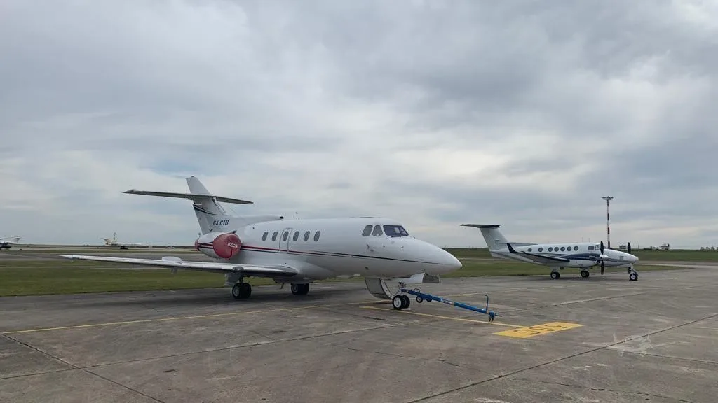 Exterior view of a 1979 HAWKER 700A, CX-CIB.