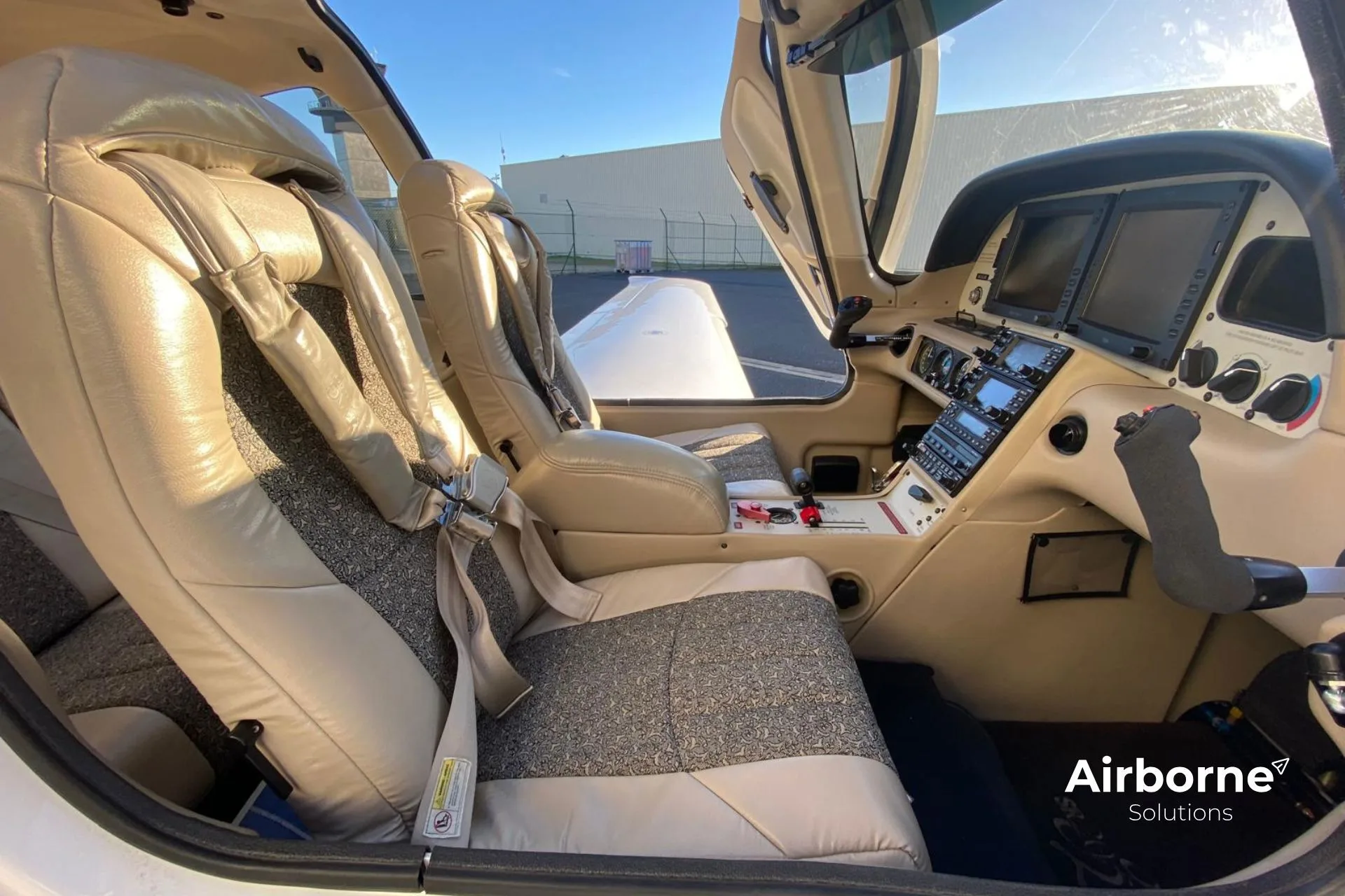 Cabin interior of a 2007 Cirrus SR20 G2.