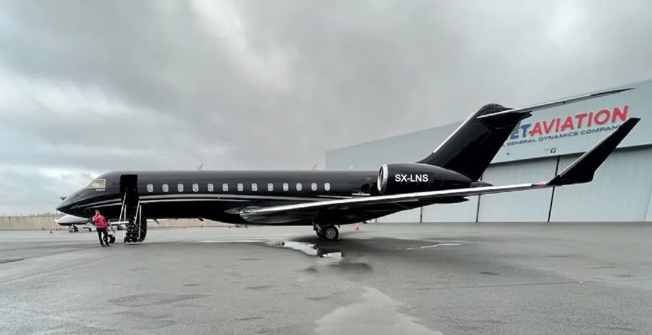 Cabin interior of a 2007 Bombardier Global Express XRS.