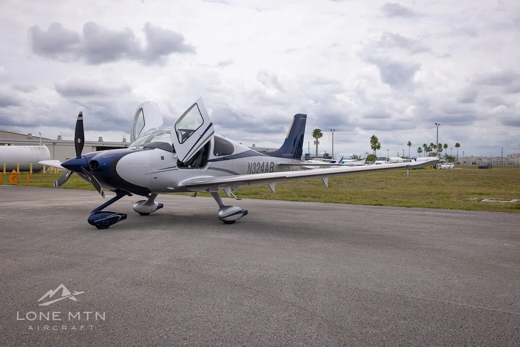 Exterior view of a 2015 Cirrus SR22T G5.