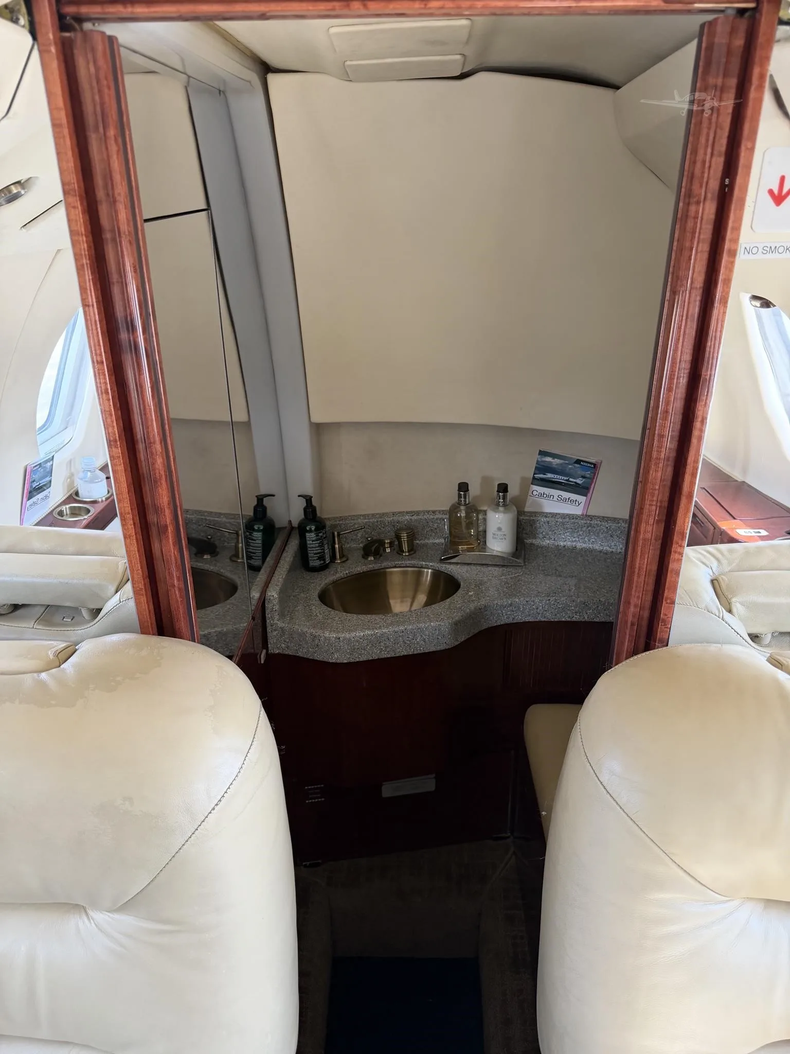 Cabin interior of a 1986 CESSNA CITATION III.