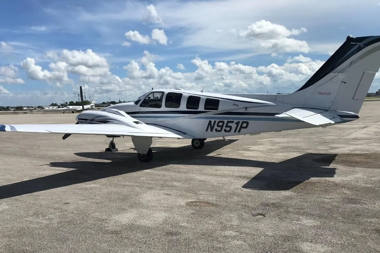 Exterior view of a 2002 BEECHCRAFT 58 BARON, N951P.