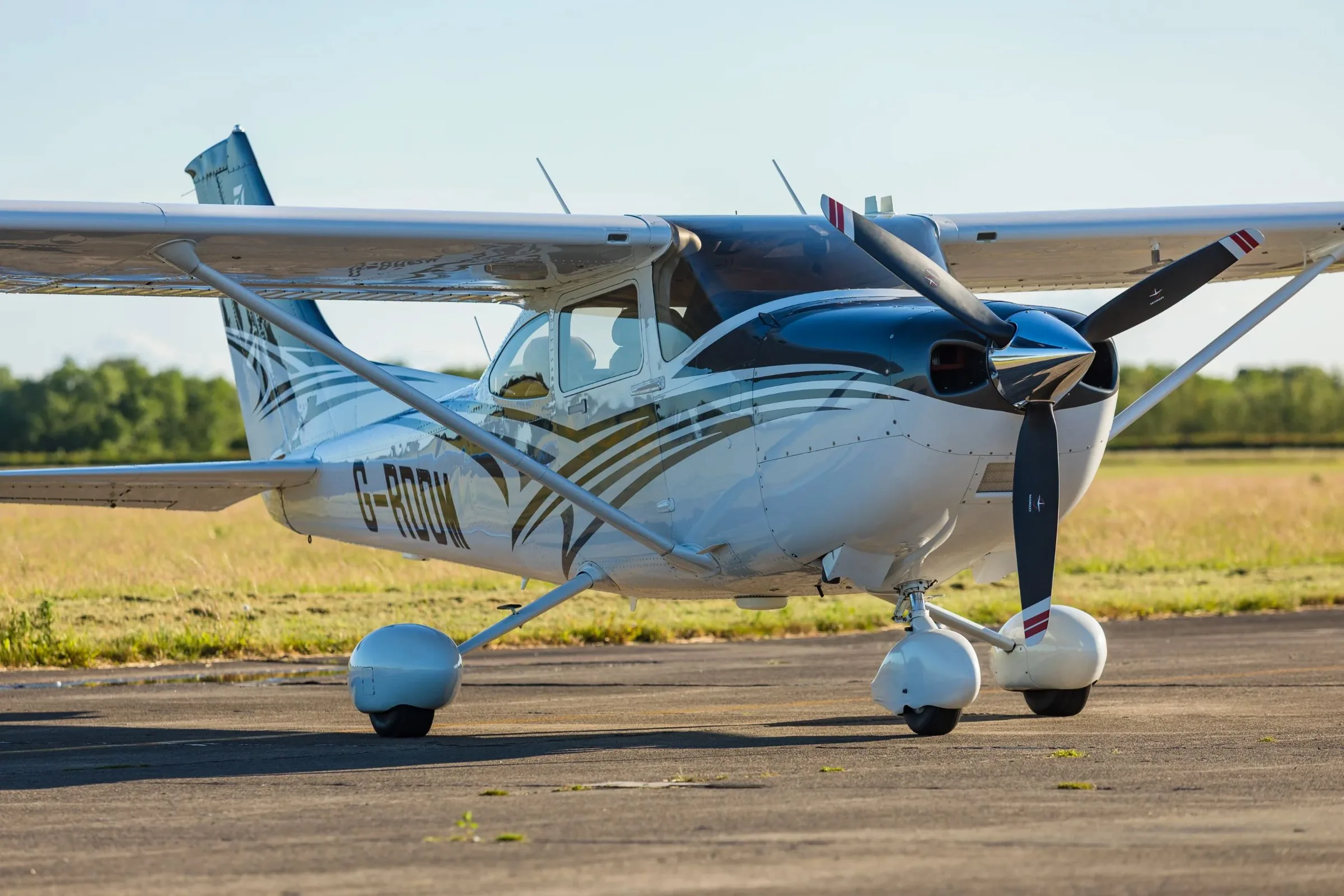 Exterior view of a 2015 Cessna 182T Skylane, G-RDDM.