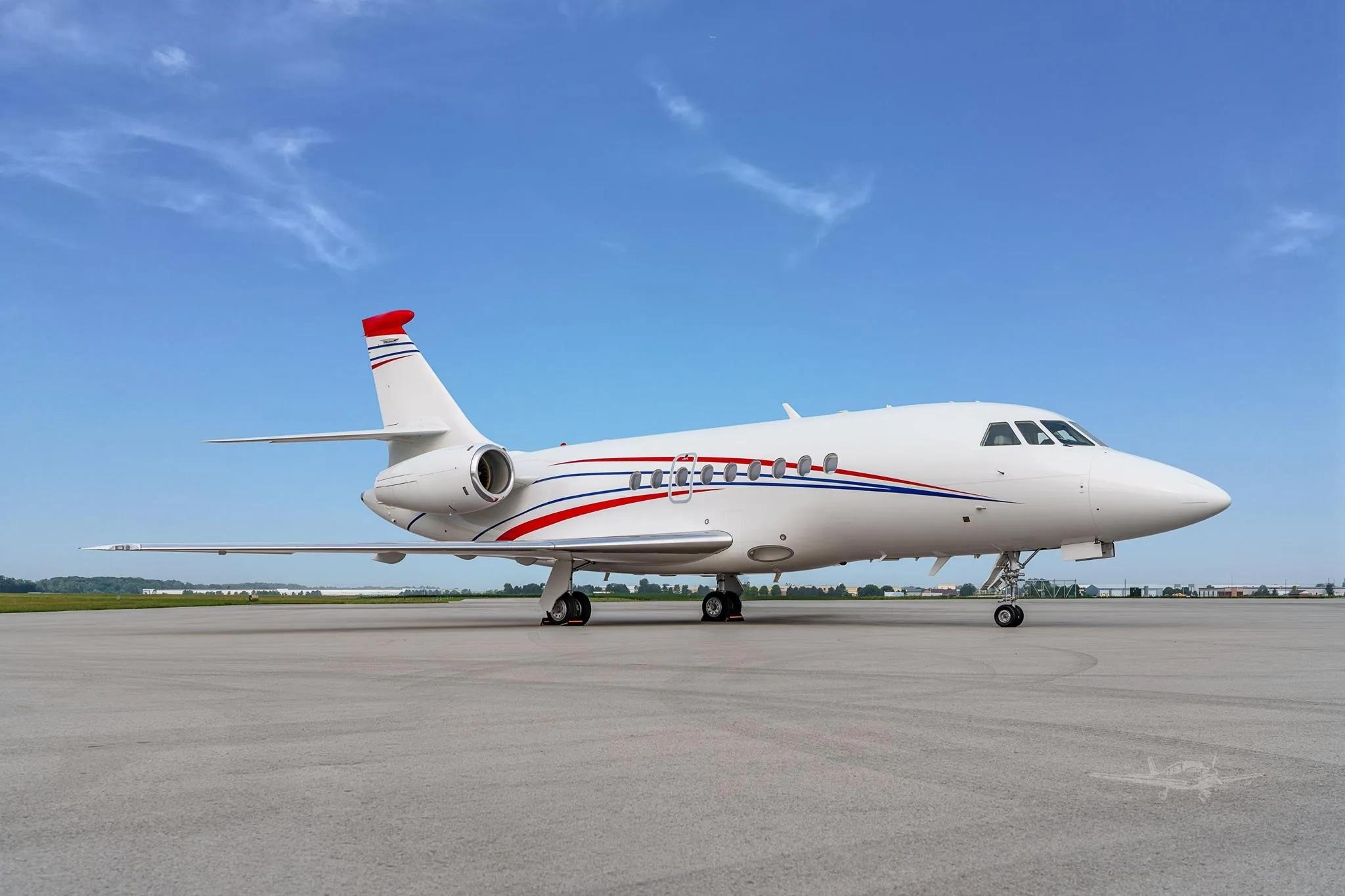 Exterior view of a 2001 DASSAULT FALCON 2000.