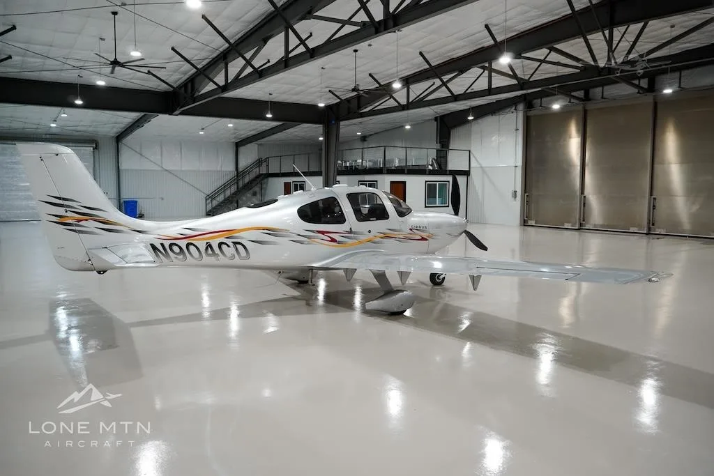 Exterior view of a 2006 CIRRUS SR22-G2 TURBO, N904CD.