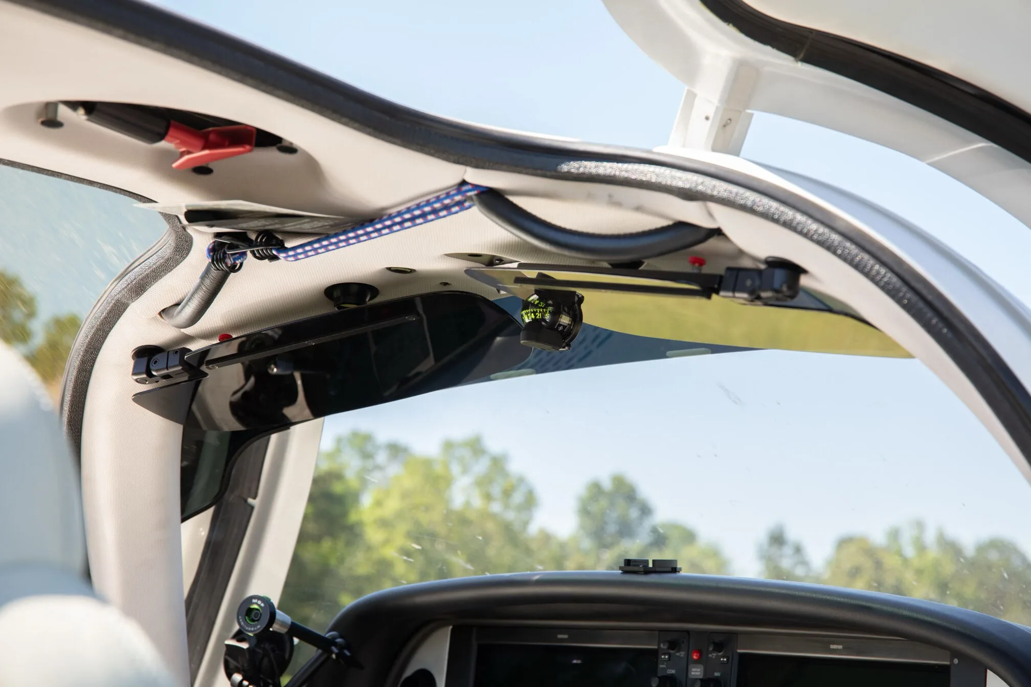 Cockpit and instrument panel of a 2011 Cirrus SR22-G3 TURBO.