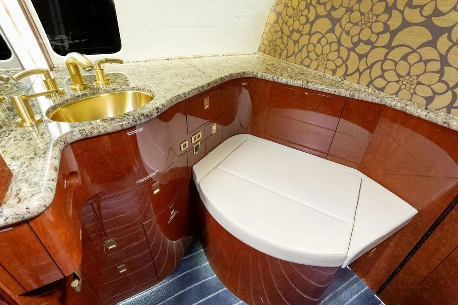 Cabin interior of a 2009 BOMBARDIER CHALLENGER 605.