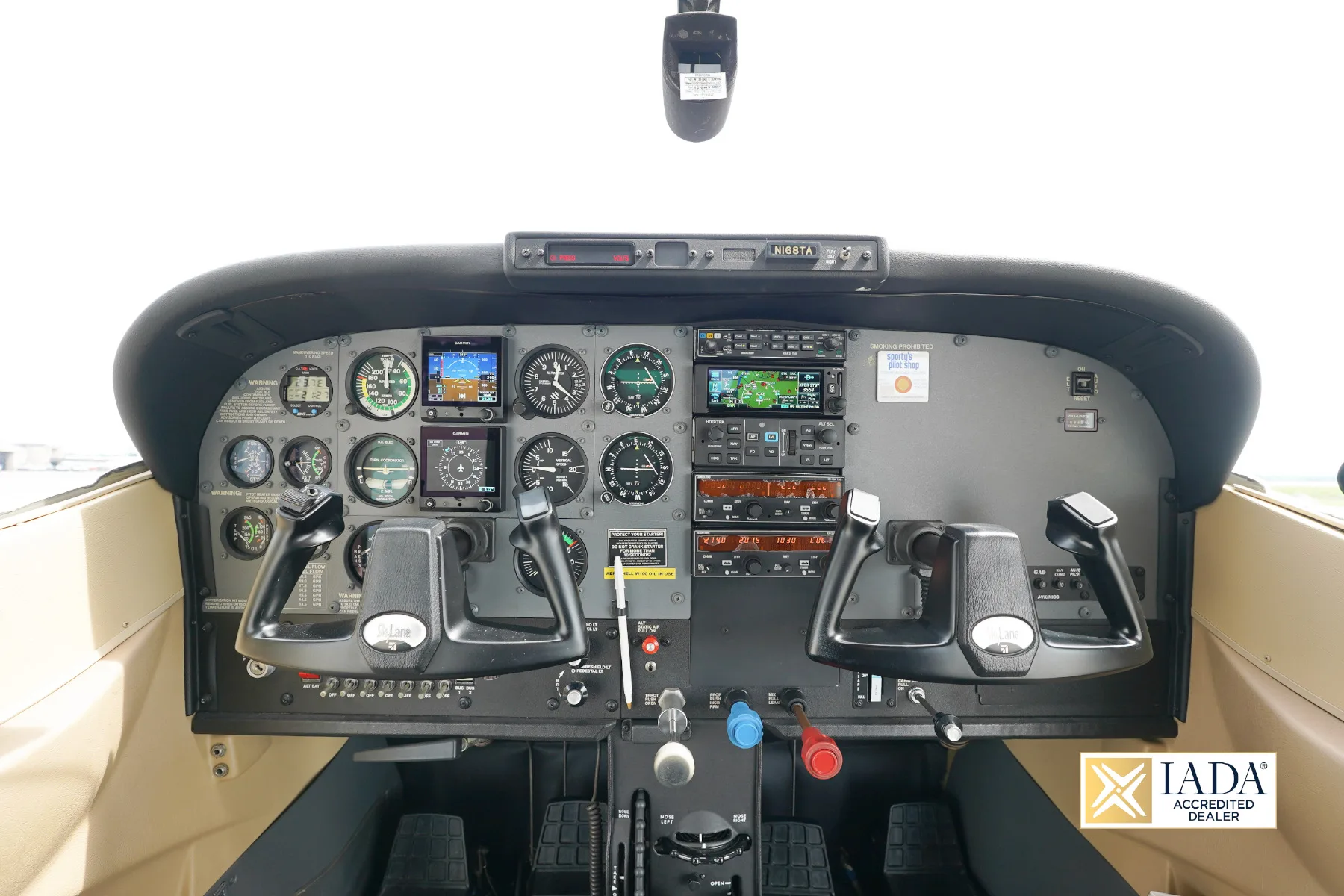 Cockpit and instrument panel of a 2001 Cessna 182T SKYLANE.