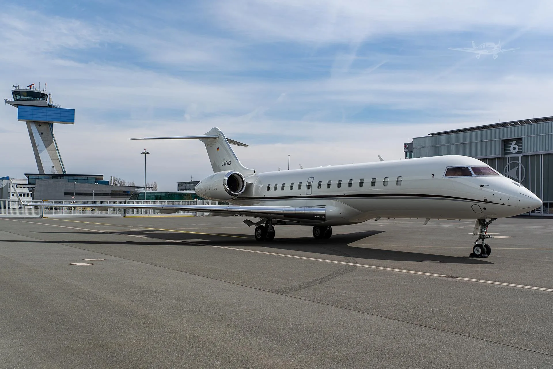 Cockpit and instrument panel of a 2003 BOMBARDIER GLOBAL EXPRESS.