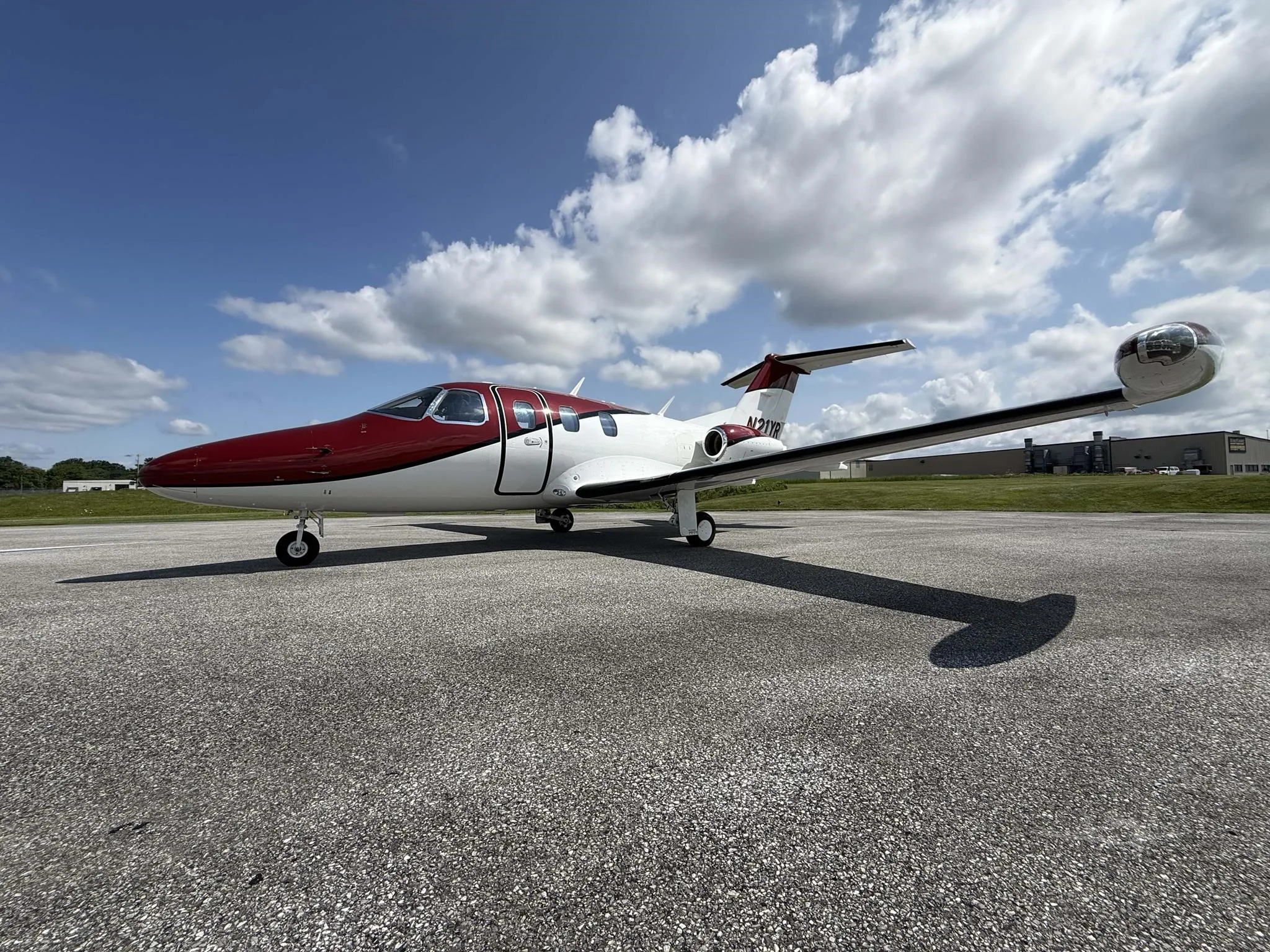 Marketing image of a 2008 ECLIPSE 500.