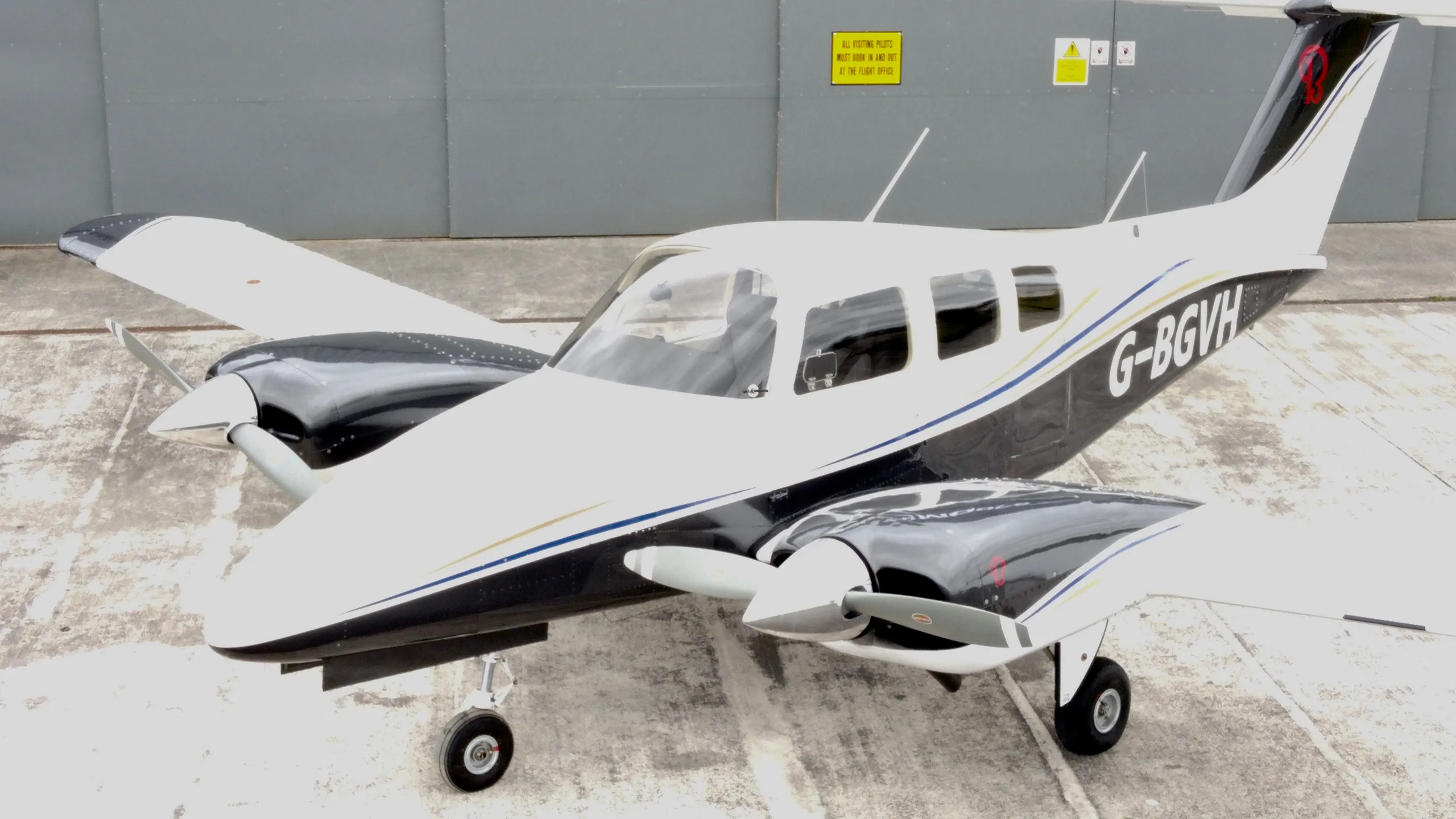Exterior view of a Maule MXT-7-18A.