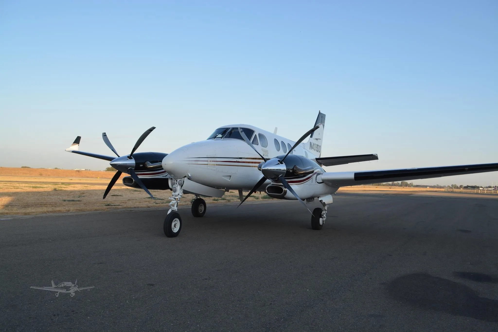 Exterior view of a 2005 BEECHCRAFT KING AIR C90B, N405DD.